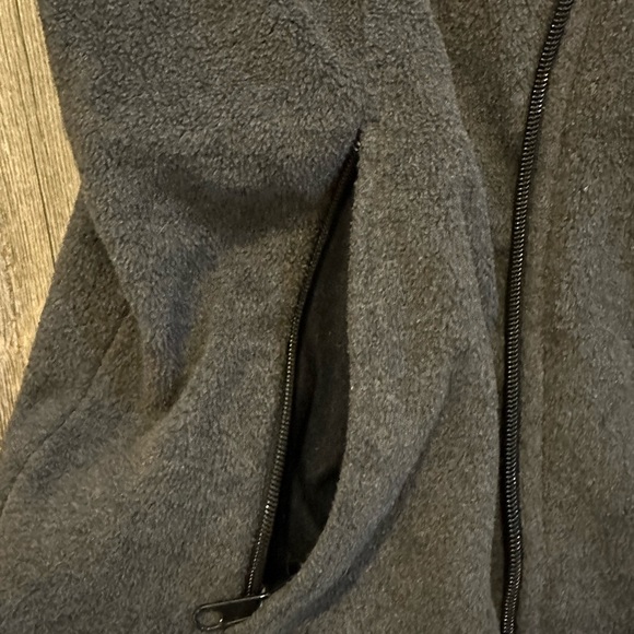 Columbia zip up fleece jacket, size medium - Picture 4 of 4